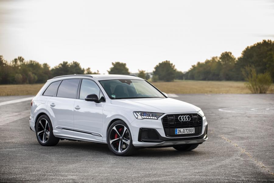  Audi Q7 60 TFSI e Quattro S-Line (4M) 2019 года  (WW) (фото 1 из 48)